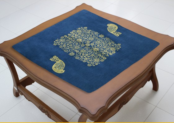 رومیزی مربع طرح گل و مرغ