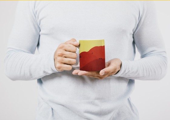 ماگ داخل رنگی طرح کویر 